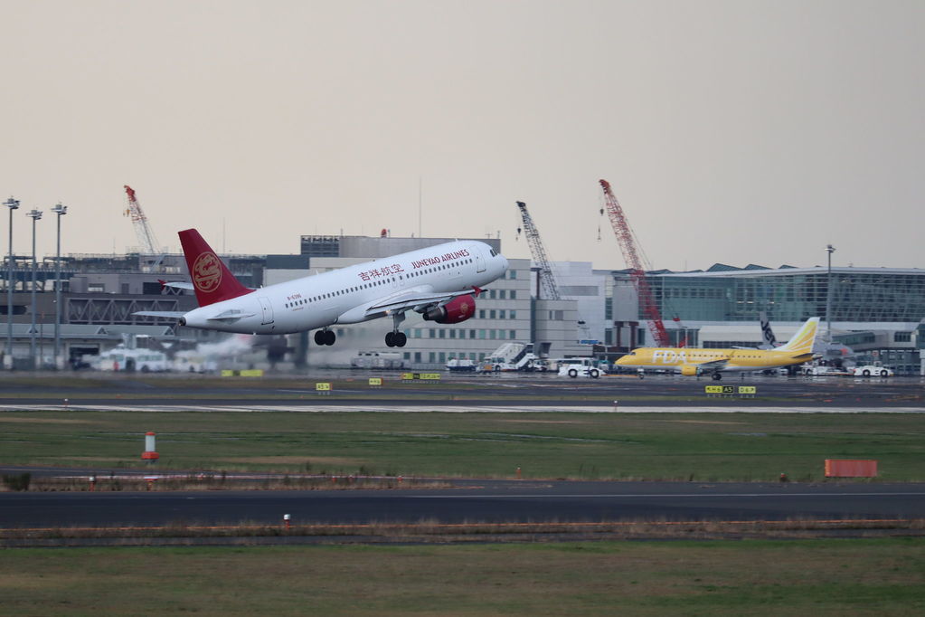 吉祥航空
