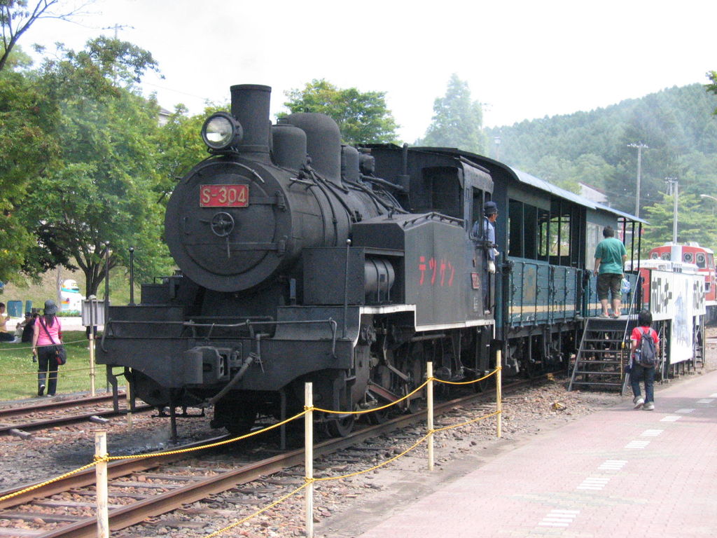 三笠鉄道記念館
実際に動きます。300円だったかな? 100mくらい進んだら、バックして戻ってきます。
キーワード: 空知エリア